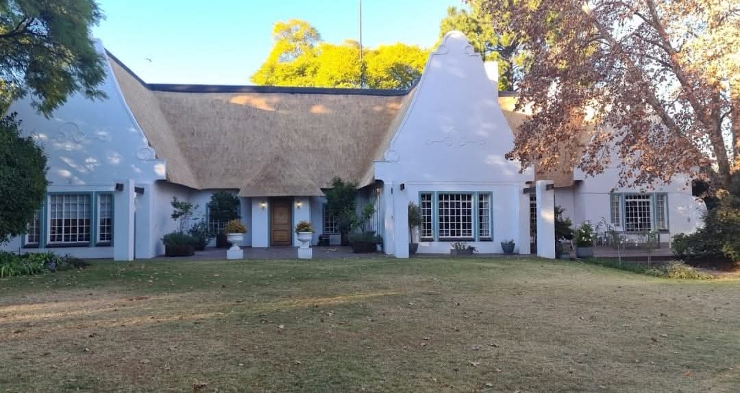 Completed thatched lapa project by NohNik Thatchers